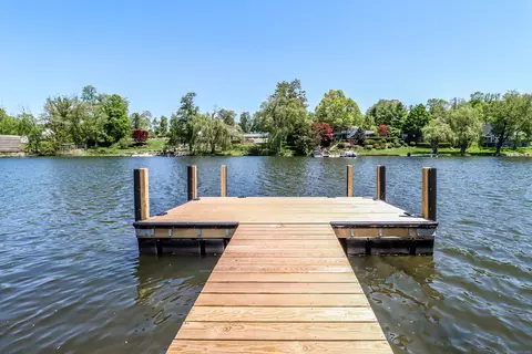 38 N Lake Shore Dr, Brookfield, CT 06804