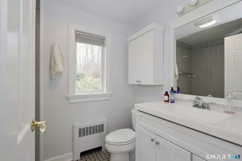 Bath - 172 Gallows Hill Rd, Redding, CT 06896 photo 1 of 4