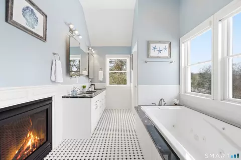 Bath - 74 Black Rock Tpke, Redding, CT 06896 photo 3 of 6