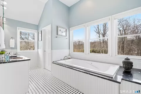 Bath - 74 Black Rock Tpke, Redding, CT 06896 photo 4 of 6