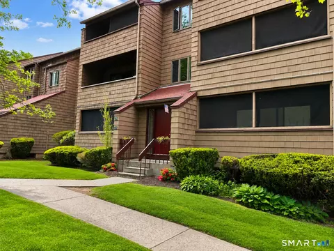 172 Towne House Rd #172, Hamden, CT 06514