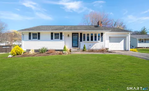 108 Wayne Ln, Meriden, CT 06450