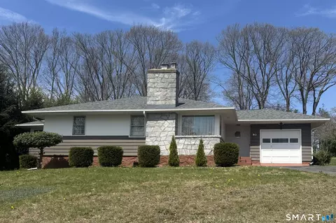 90 Larchmont Ave, Waterbury, CT 06708