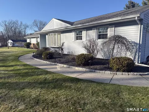 39 Ridgecrest Rd, Wallingford, CT 06492