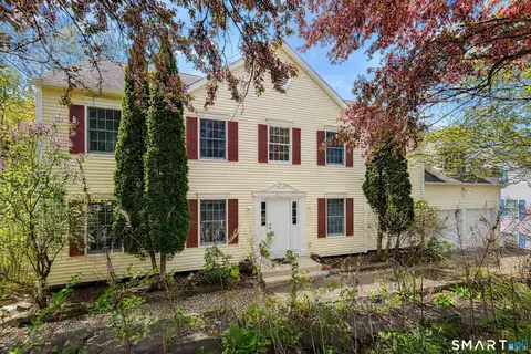 29 Tarrywile Lake Rd, Danbury, CT 06810