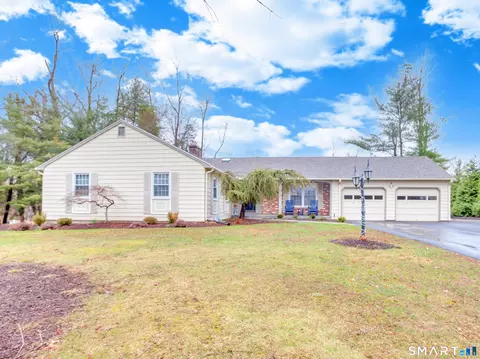 19 Surrey Ln, Branford, CT 06405