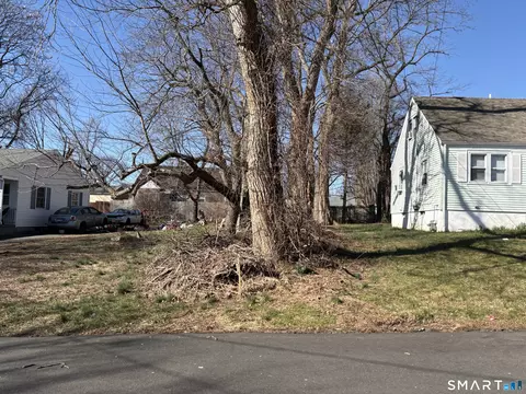 11 Myron Ave, Bridgeport, CT 06606