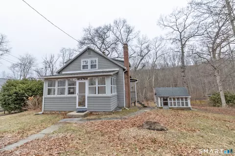 4 Myrtle Rd, East Hampton, CT 06424