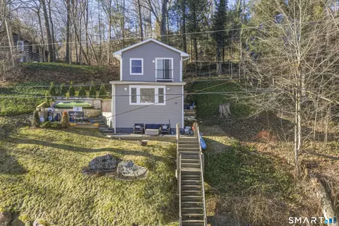 12 Bankside Trl, Sandy Hook, CT 06482