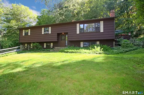 15 Scenic View Dr, Newtown, CT 06470