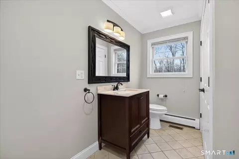 Entry Way - 22 Emerald Ln, Bethany, CT 06524 photo 3 of 4