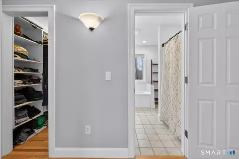 Entry Way - 22 Emerald Ln, Bethany, CT 06524 photo 4 of 4