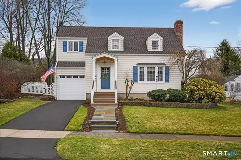 13 W Slope Ln, Hamden, CT 06517