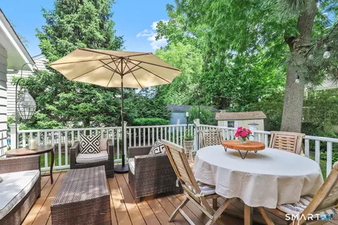 8 Willow Ln, Greenwich, CT 06870