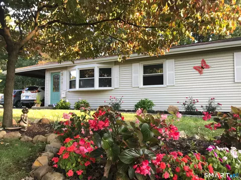 Exterior - 32 Jackson Rd, Enfield, CT 06082 photo 4 of 12