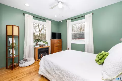 Bedroom - 32 Jackson Rd, Enfield, CT 06082 photo 4 of 8