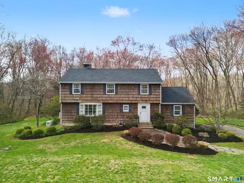 30 Brierwood Dr, Woodbridge, CT 06525
