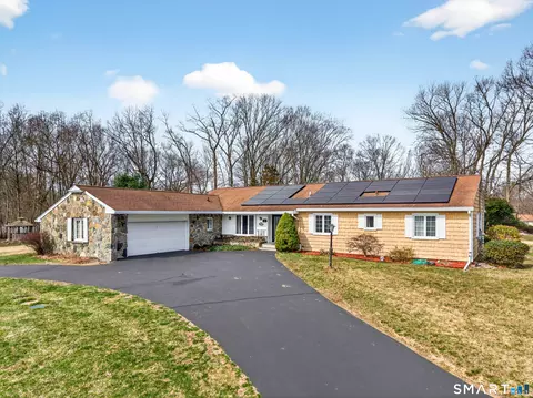 1 Tanglewood Dr, Norwich, CT 06360