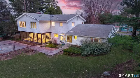 15 Very Merry Rd, Stamford, CT 06903
