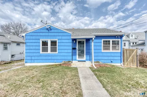 20 George Ave, Groton, CT 06340