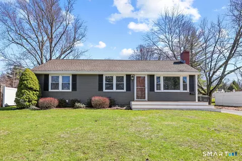 7 Farmstead Ln, Ellington, CT 06029