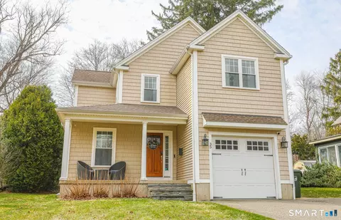 35 Walnut St, Newington, CT 06111