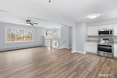 33 Deer Ridge Rd, Stonington, CT 06378