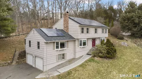 32 Macmath Dr, Trumbull, CT 06611