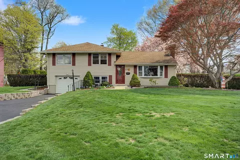 13 Reynolds Dr, Wallingford, CT 06492