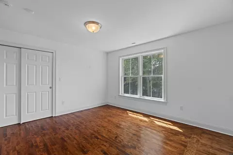 Bedroom - 64 Webster Point Rd, Madison, CT 06443 photo 3 of 6