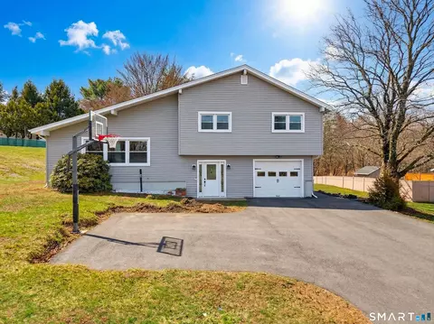 11 Green Briar Rd, Norwich, CT 06360