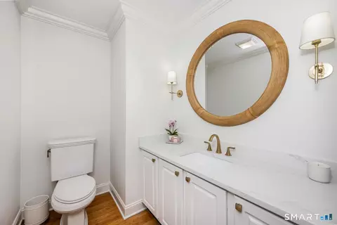 Bath - 4 Seagate Rd, Darien, CT 06820 photo 1 of 4