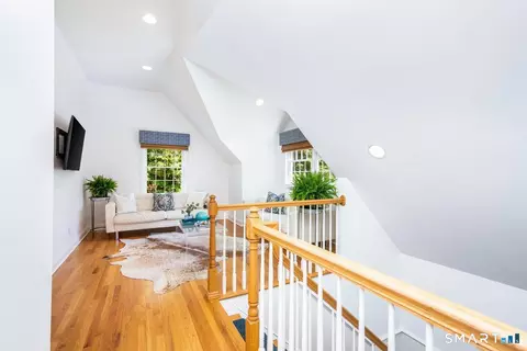 Entry Way - 4 Seagate Rd, Darien, CT 06820 photo 3 of 3