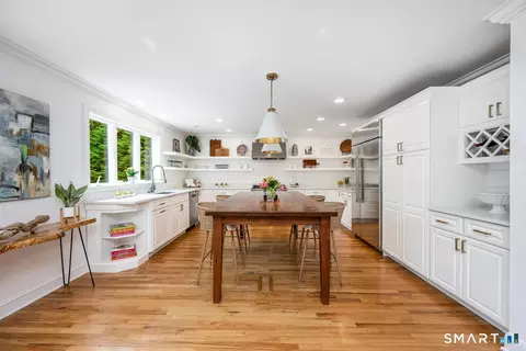 Kitchen - 4 Seagate Rd, Darien, CT 06820 photo 2 of 4