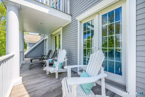 Exterior - 4 Seagate Rd, Darien, CT 06820 photo 4 of 7
