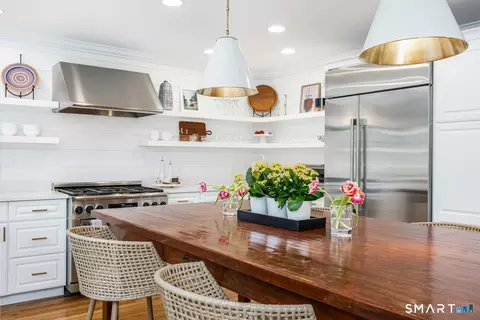 Kitchen - 4 Seagate Rd, Darien, CT 06820 photo 3 of 4