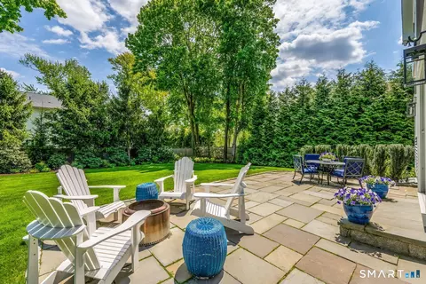Exterior - 4 Seagate Rd, Darien, CT 06820 photo 6 of 7