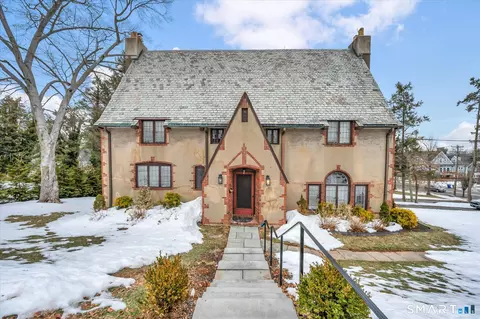 6 W Hill Dr, West Hartford, CT 06119