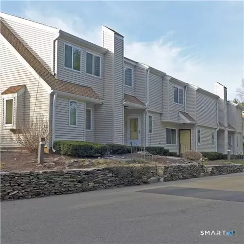 11 Macintosh Ln #11, Ansonia, CT 06401