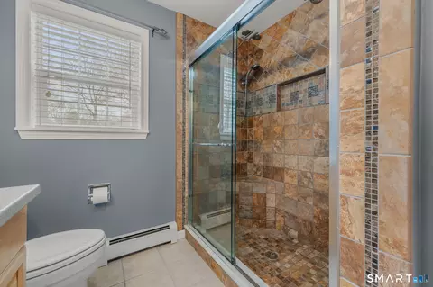 Bath - 155 Lambtown Rd, Ledyard, CT 06339 photo 3 of 4