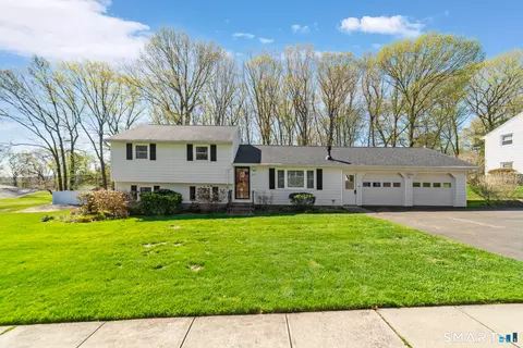 28 Beechwood Rd, Plainville, CT 06062