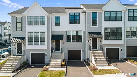 23 E Cross Trl #23, Danbury, CT 06810