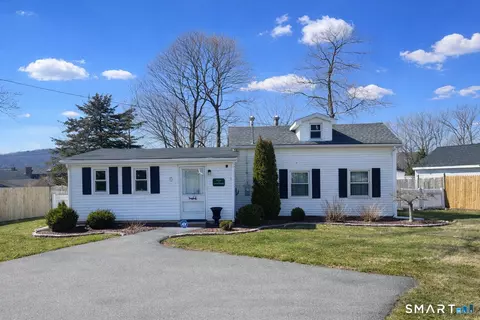 6 Lakeview Pl, Middlefield, CT 06455
