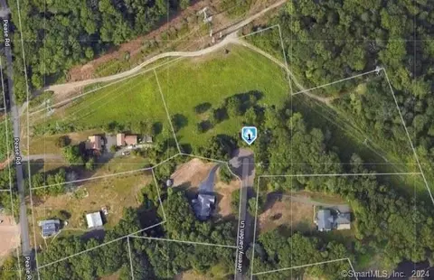 18 Jeremy Garden Ln, Woodbridge, CT 06525