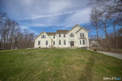 29 Daniel Dr, Colchester, CT 06415
