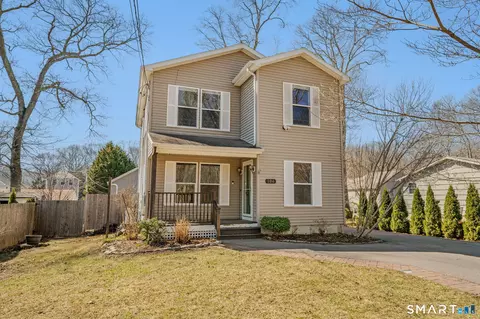 106 Oakwood Rd, Niantic, CT 06357