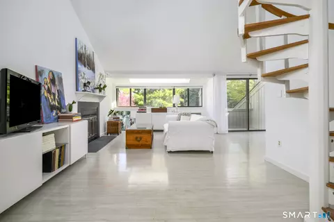 32 Whitney Gln #32, Westport, CT 06880