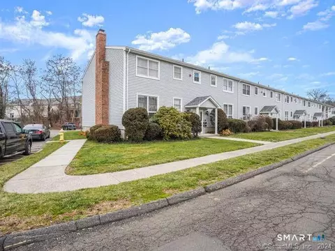 89 Carriage Path S #89, Milford, CT 06460
