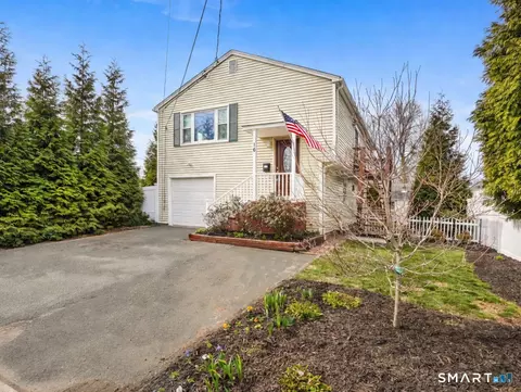 16 Baker St, Milford, CT 06461