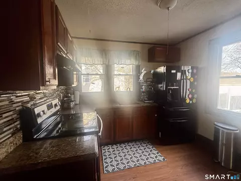 Kitchen - 28 Skitchewaug St, Windsor, CT 06095 photo 1 of 2
